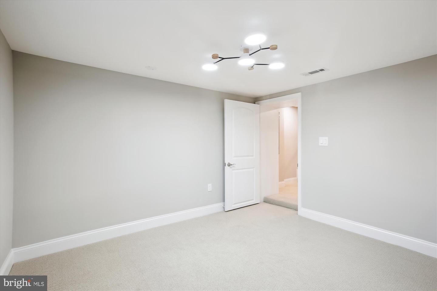 329 15TH ST NE, WASHINGTON, District Of Columbia 20002, 5 Bedrooms Bedrooms, ,4 BathroomsBathrooms,Residential,For sale,329 15TH ST NE,DCDC2244660 MLS # DCDC2244660