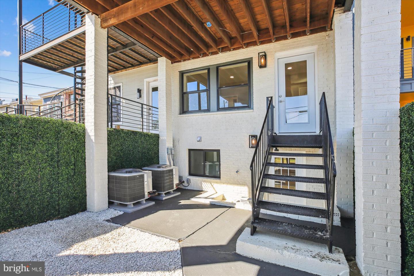 329 15TH ST NE, WASHINGTON, District Of Columbia 20002, 5 Bedrooms Bedrooms, ,4 BathroomsBathrooms,Residential,For sale,329 15TH ST NE,DCDC2244660 MLS # DCDC2244660