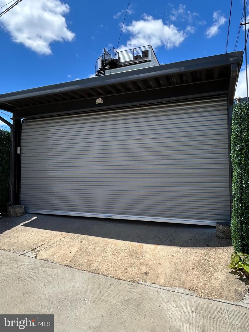 329 15TH ST NE, WASHINGTON, District Of Columbia 20002, 5 Bedrooms Bedrooms, ,4 BathroomsBathrooms,Residential,For sale,329 15TH ST NE,DCDC2244660 MLS # DCDC2244660