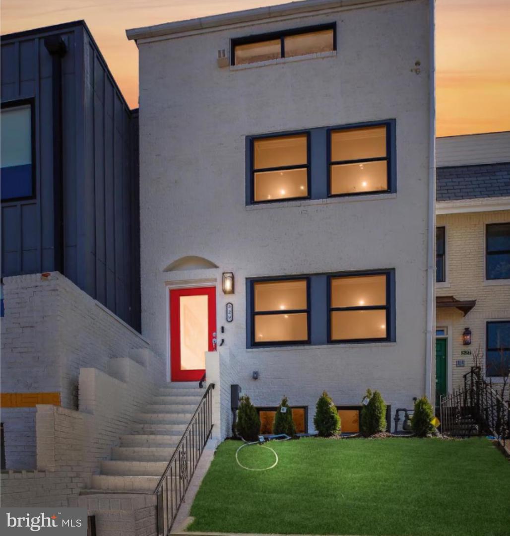 329 15TH ST NE, WASHINGTON, District Of Columbia 20002, 5 Bedrooms Bedrooms, ,4 BathroomsBathrooms,Residential,For sale,329 15TH ST NE,DCDC2244660 MLS # DCDC2244660