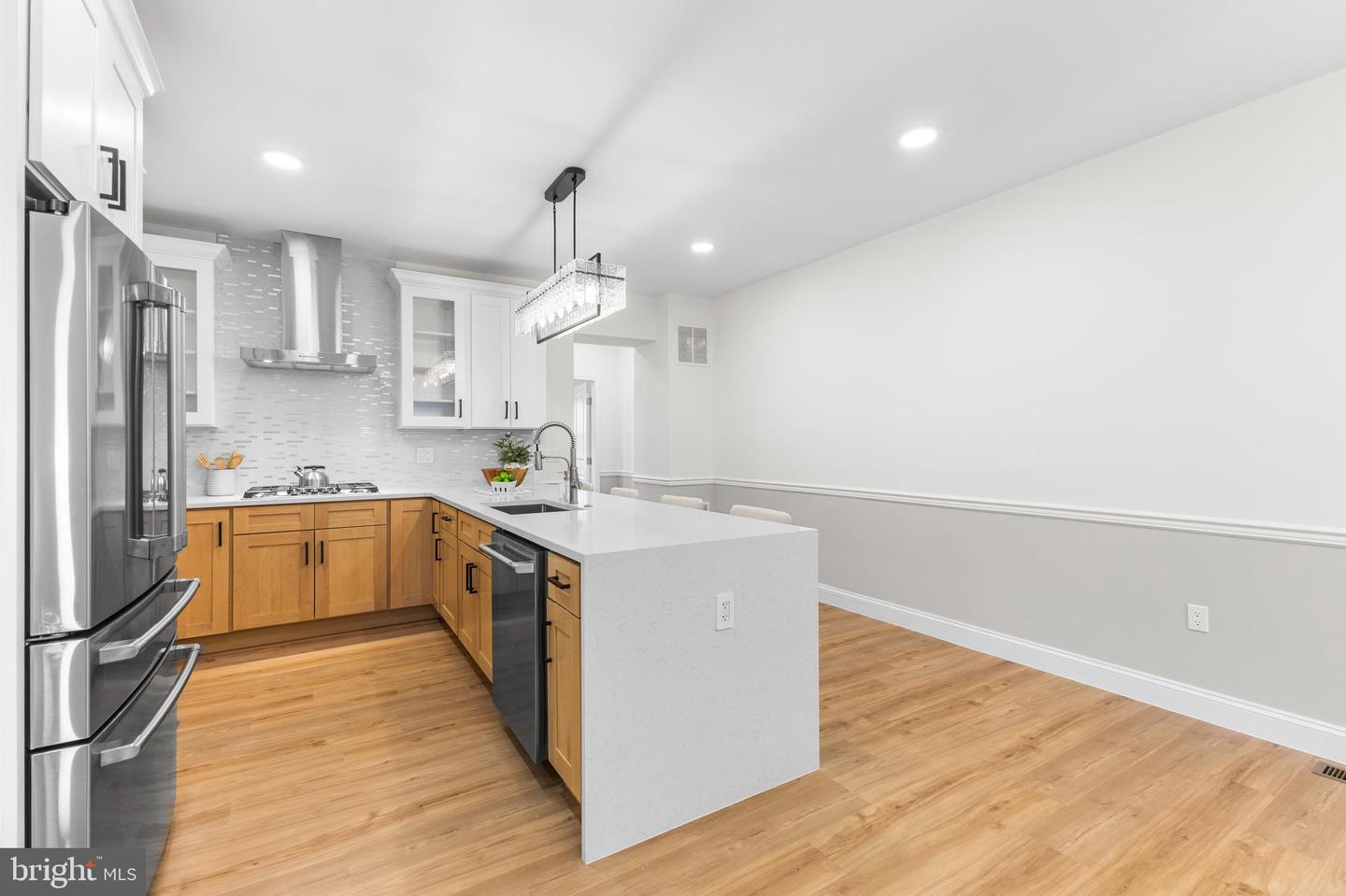 329 15TH ST NE, WASHINGTON, District Of Columbia 20002, 5 Bedrooms Bedrooms, ,4 BathroomsBathrooms,Residential,For sale,329 15TH ST NE,DCDC2244660 MLS # DCDC2244660