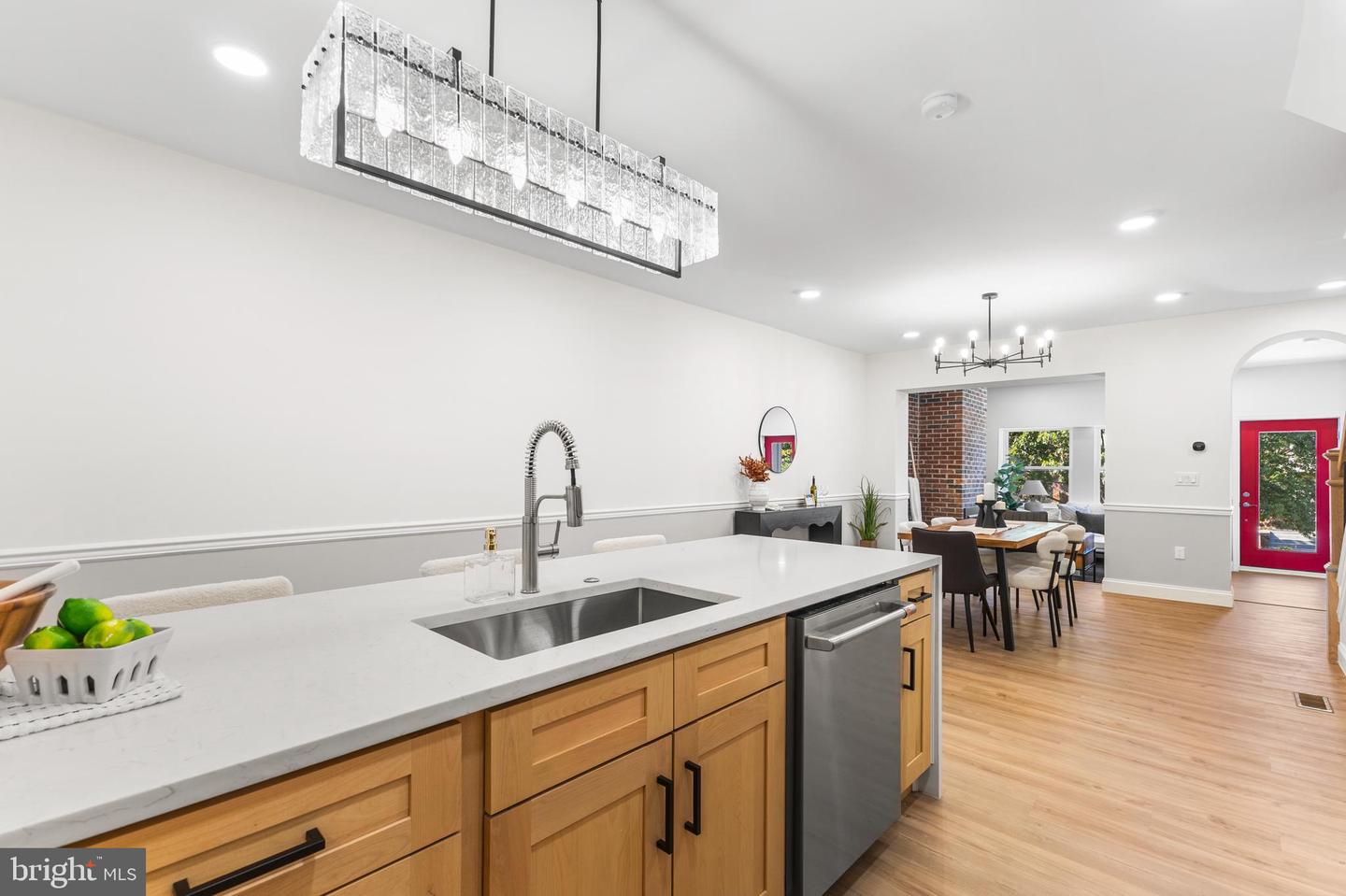 329 15TH ST NE, WASHINGTON, District Of Columbia 20002, 5 Bedrooms Bedrooms, ,4 BathroomsBathrooms,Residential,For sale,329 15TH ST NE,DCDC2244660 MLS # DCDC2244660