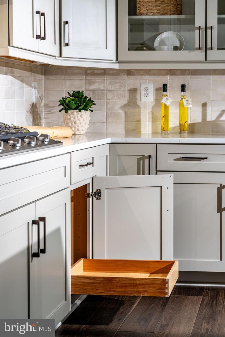 11572 CHAPMAN MILL DR, GLEN ALLEN, Virginia 23060, 4 Bedrooms Bedrooms, ,2 BathroomsBathrooms,Residential,For sale,11572 CHAPMAN MILL DR,VAHN2001162 MLS # VAHN2001162