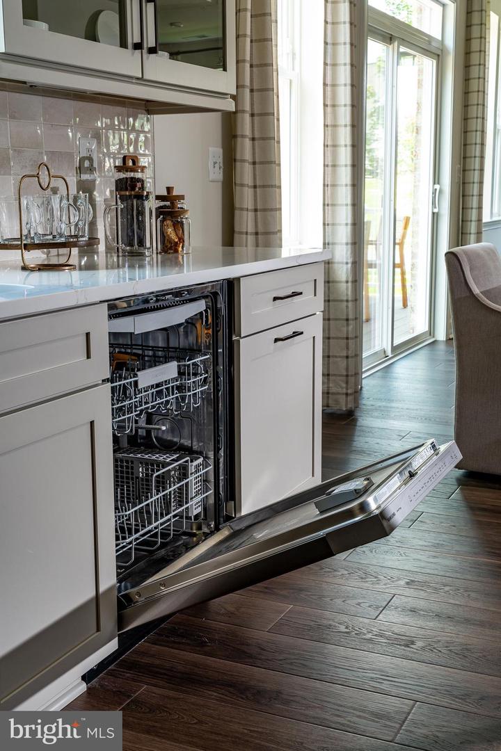 11572 CHAPMAN MILL DR, GLEN ALLEN, Virginia 23060, 4 Bedrooms Bedrooms, ,2 BathroomsBathrooms,Residential,For sale,11572 CHAPMAN MILL DR,VAHN2001162 MLS # VAHN2001162