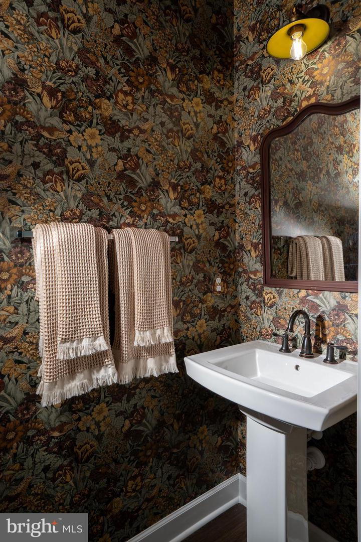 11572 CHAPMAN MILL DR, GLEN ALLEN, Virginia 23060, 4 Bedrooms Bedrooms, ,2 BathroomsBathrooms,Residential,For sale,11572 CHAPMAN MILL DR,VAHN2001162 MLS # VAHN2001162