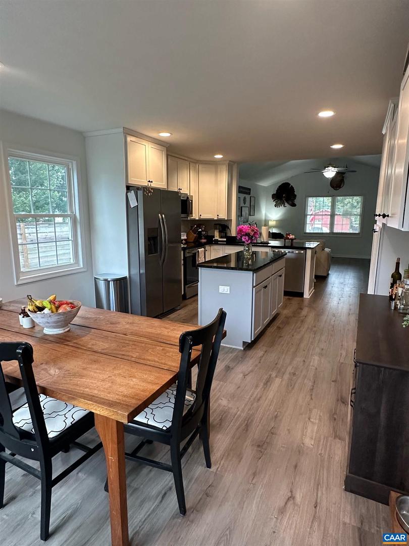 307 15TH ST, GROTTOES, Virginia 24441, 3 Bedrooms Bedrooms, ,2 BathroomsBathrooms,Residential,For sale,307 15TH ST,673032 MLS # 673032