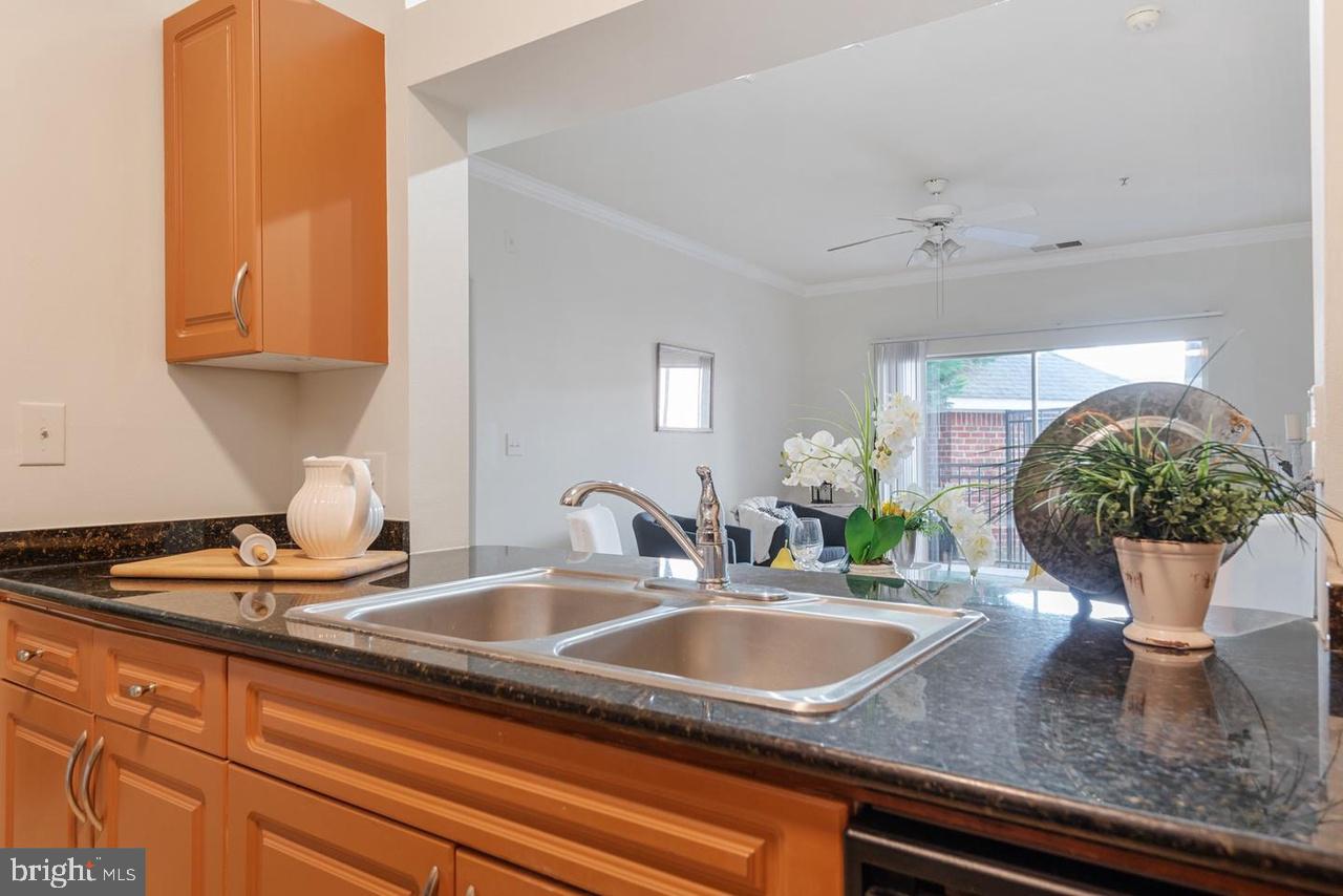 12956 CENTRE PARK CIR #110, HERNDON, Virginia 20171, 2 Bedrooms Bedrooms, ,2 BathroomsBathrooms,Residential,For sale,12956 CENTRE PARK CIR #110,VAFX2289044 MLS # VAFX2289044