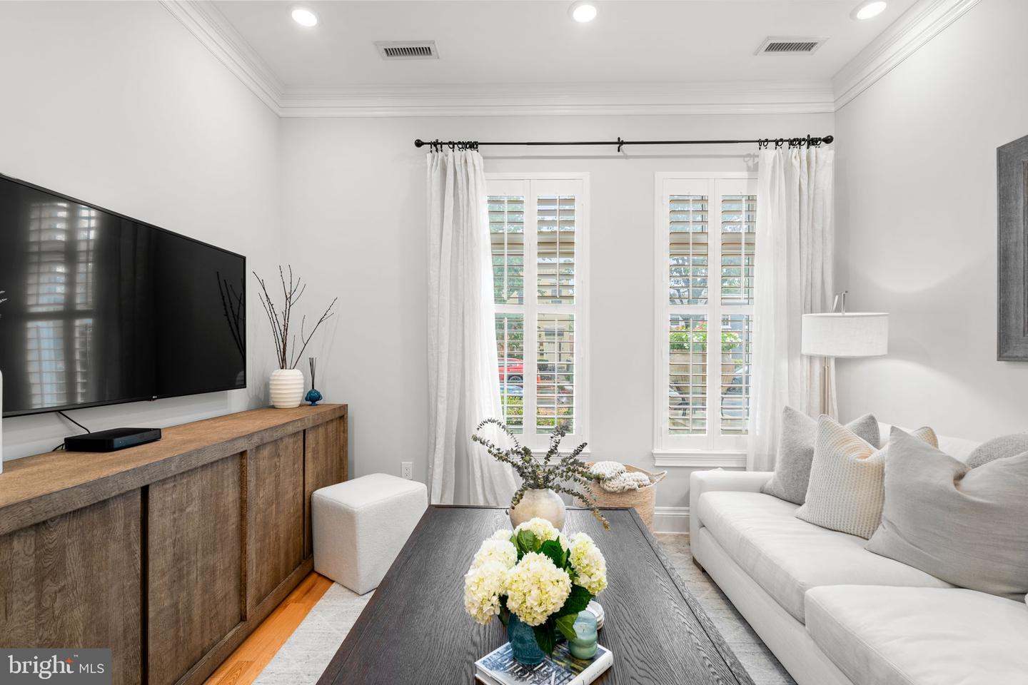 300 8TH ST NE #102, WASHINGTON, District Of Columbia 20002, 1 Bedroom Bedrooms, 4 Rooms Rooms,1 BathroomBathrooms,Residential,For sale,300 8TH ST NE #102,DCDC2244690 MLS # DCDC2244690