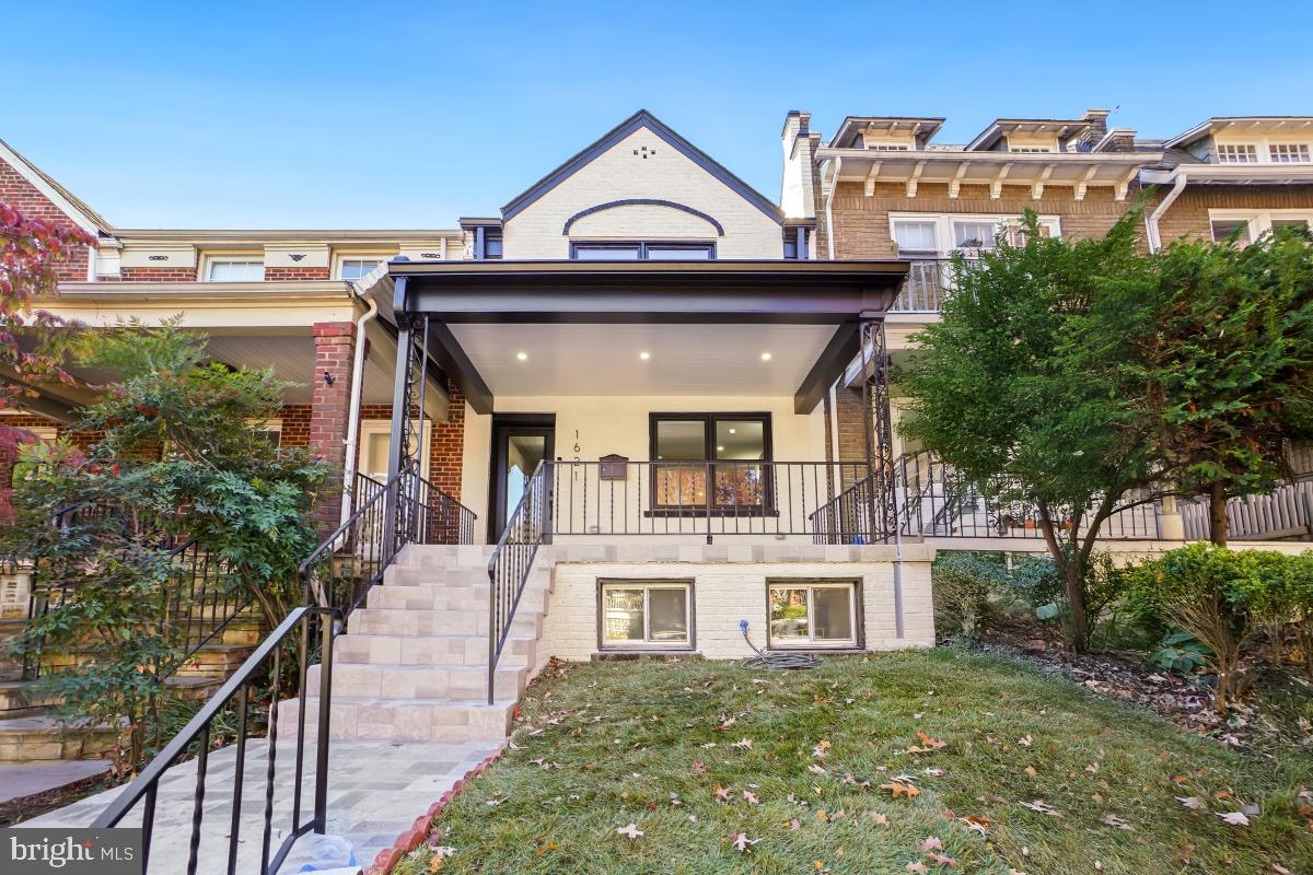 1621 D ST NE, WASHINGTON, District Of Columbia 20002, 4 Bedrooms Bedrooms, ,3 BathroomsBathrooms,Residential,For sale,1621 D ST NE,DCDC2244636 MLS # DCDC2244636