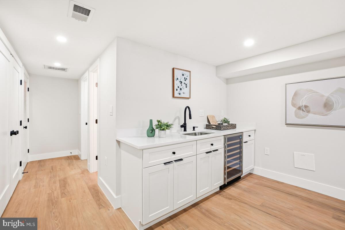 1621 D ST NE, WASHINGTON, District Of Columbia 20002, 4 Bedrooms Bedrooms, ,3 BathroomsBathrooms,Residential,For sale,1621 D ST NE,DCDC2244636 MLS # DCDC2244636