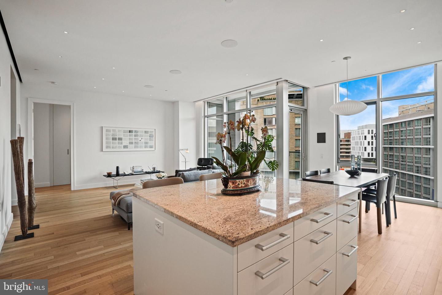 1177 22ND ST NW #7B, WASHINGTON, District Of Columbia 20037, 1 Bedroom Bedrooms, ,2 BathroomsBathrooms,Residential,For sale,1177 22ND ST NW #7B,DCDC2201538 MLS # DCDC2201538