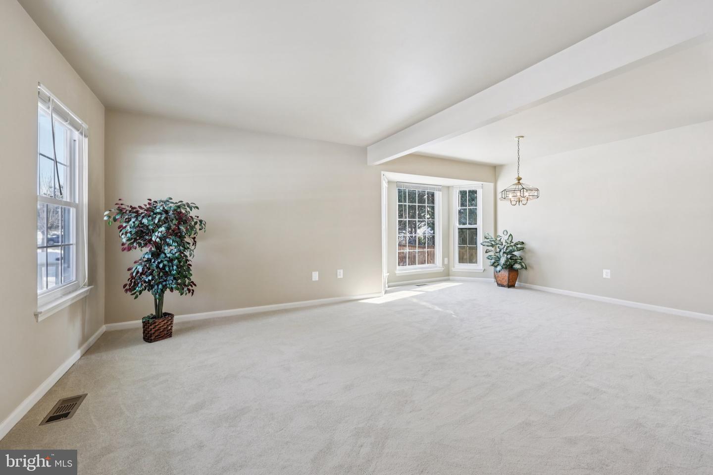 9395 CLOVERHILL CT, MANASSAS, Virginia 20110, 4 Bedrooms Bedrooms, ,2 BathroomsBathrooms,Residential,For sale,9395 CLOVERHILL CT,VAMN2009148 MLS # VAMN2009148