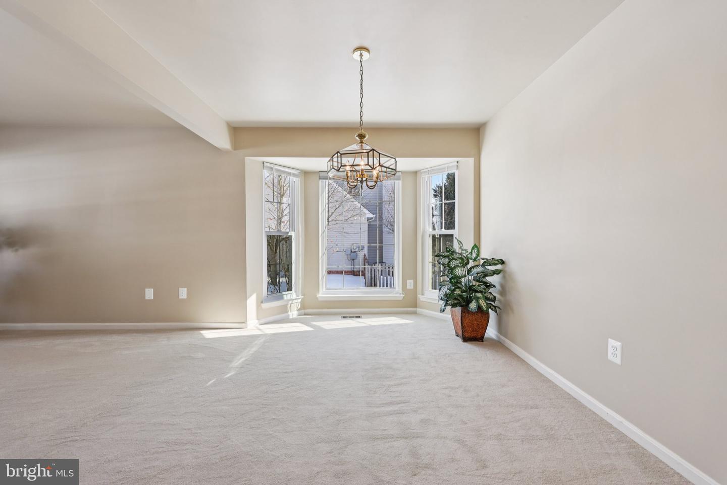 9395 CLOVERHILL CT, MANASSAS, Virginia 20110, 4 Bedrooms Bedrooms, ,2 BathroomsBathrooms,Residential,For sale,9395 CLOVERHILL CT,VAMN2009148 MLS # VAMN2009148