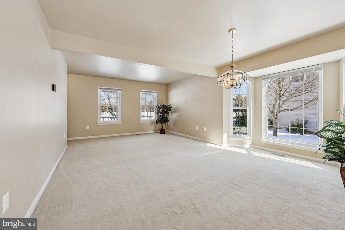 9395 CLOVERHILL CT, MANASSAS, Virginia 20110, 4 Bedrooms Bedrooms, ,2 BathroomsBathrooms,Residential,For sale,9395 CLOVERHILL CT,VAMN2009148 MLS # VAMN2009148