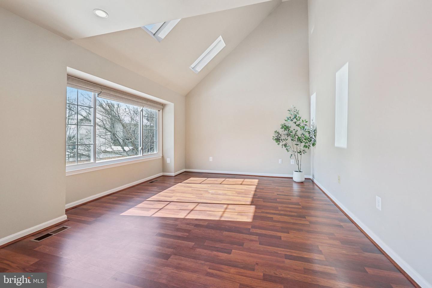 9395 CLOVERHILL CT, MANASSAS, Virginia 20110, 4 Bedrooms Bedrooms, ,2 BathroomsBathrooms,Residential,For sale,9395 CLOVERHILL CT,VAMN2009148 MLS # VAMN2009148