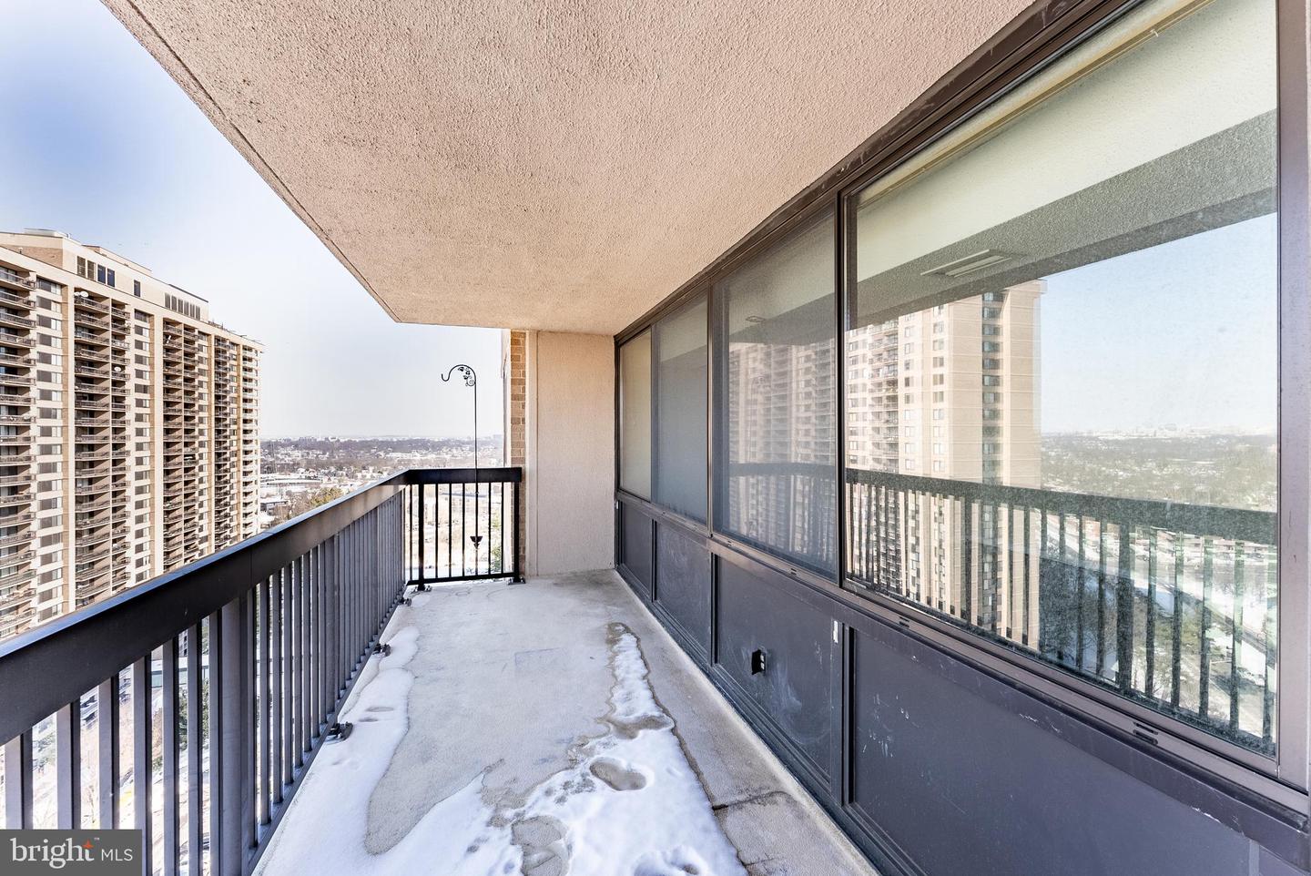 3709 S GEORGE MASON DR #1605E, FALLS CHURCH, Virginia 22041, 3 Bedrooms Bedrooms, ,2 BathroomsBathrooms,Residential,For sale,3709 S GEORGE MASON DR #1605E,VAFX2277094 MLS # VAFX2277094