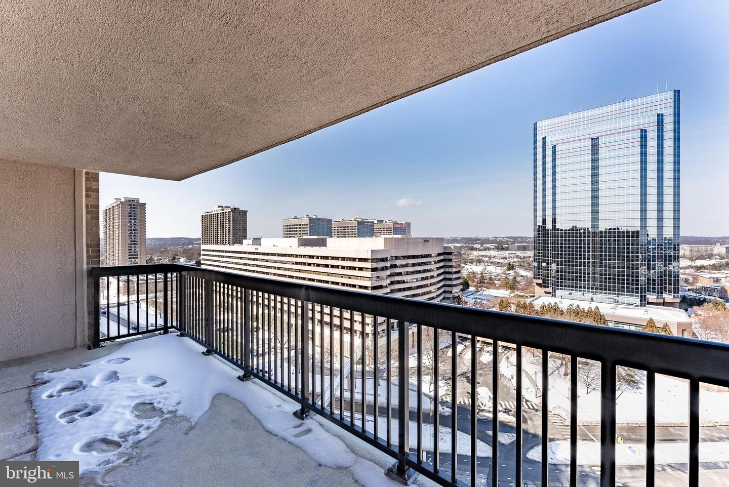 3709 S GEORGE MASON DR #1605E, FALLS CHURCH, Virginia 22041, 3 Bedrooms Bedrooms, ,2 BathroomsBathrooms,Residential,For sale,3709 S GEORGE MASON DR #1605E,VAFX2277094 MLS # VAFX2277094