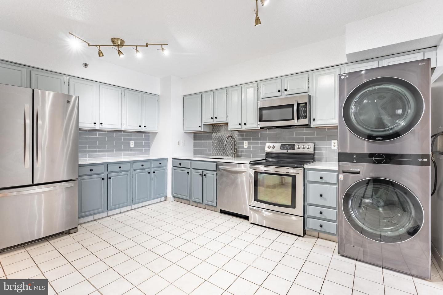 3709 S GEORGE MASON DR #1605E, FALLS CHURCH, Virginia 22041, 3 Bedrooms Bedrooms, ,2 BathroomsBathrooms,Residential,For sale,3709 S GEORGE MASON DR #1605E,VAFX2277094 MLS # VAFX2277094