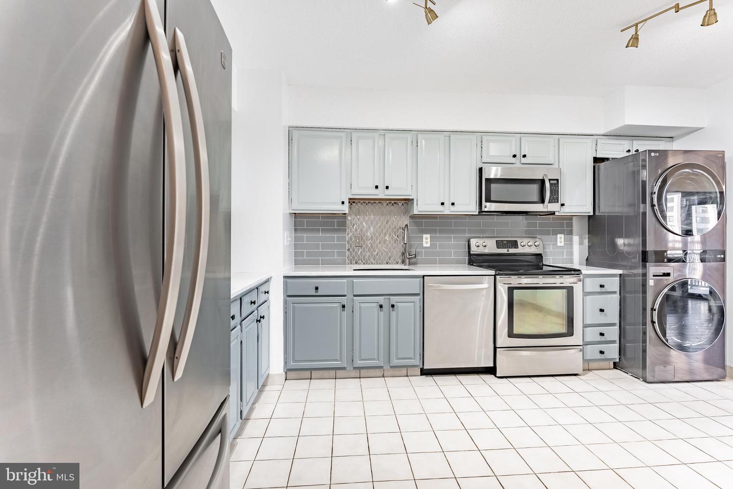 3709 S GEORGE MASON DR #1605E, FALLS CHURCH, Virginia 22041, 3 Bedrooms Bedrooms, ,2 BathroomsBathrooms,Residential,For sale,3709 S GEORGE MASON DR #1605E,VAFX2277094 MLS # VAFX2277094