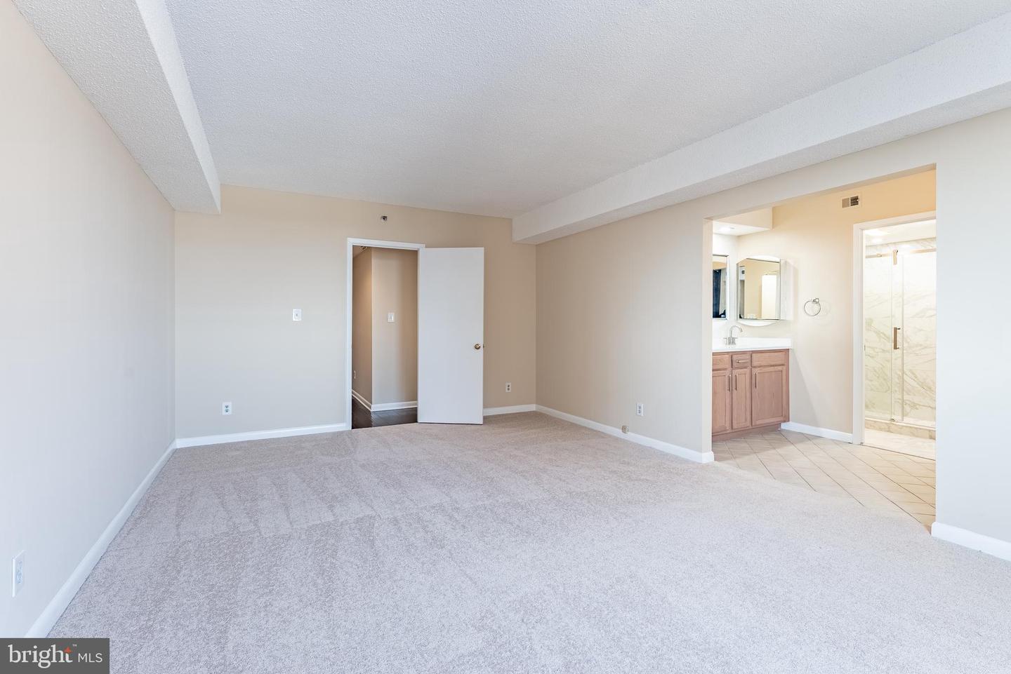 3709 S GEORGE MASON DR #1605E, FALLS CHURCH, Virginia 22041, 3 Bedrooms Bedrooms, ,2 BathroomsBathrooms,Residential,For sale,3709 S GEORGE MASON DR #1605E,VAFX2277094 MLS # VAFX2277094