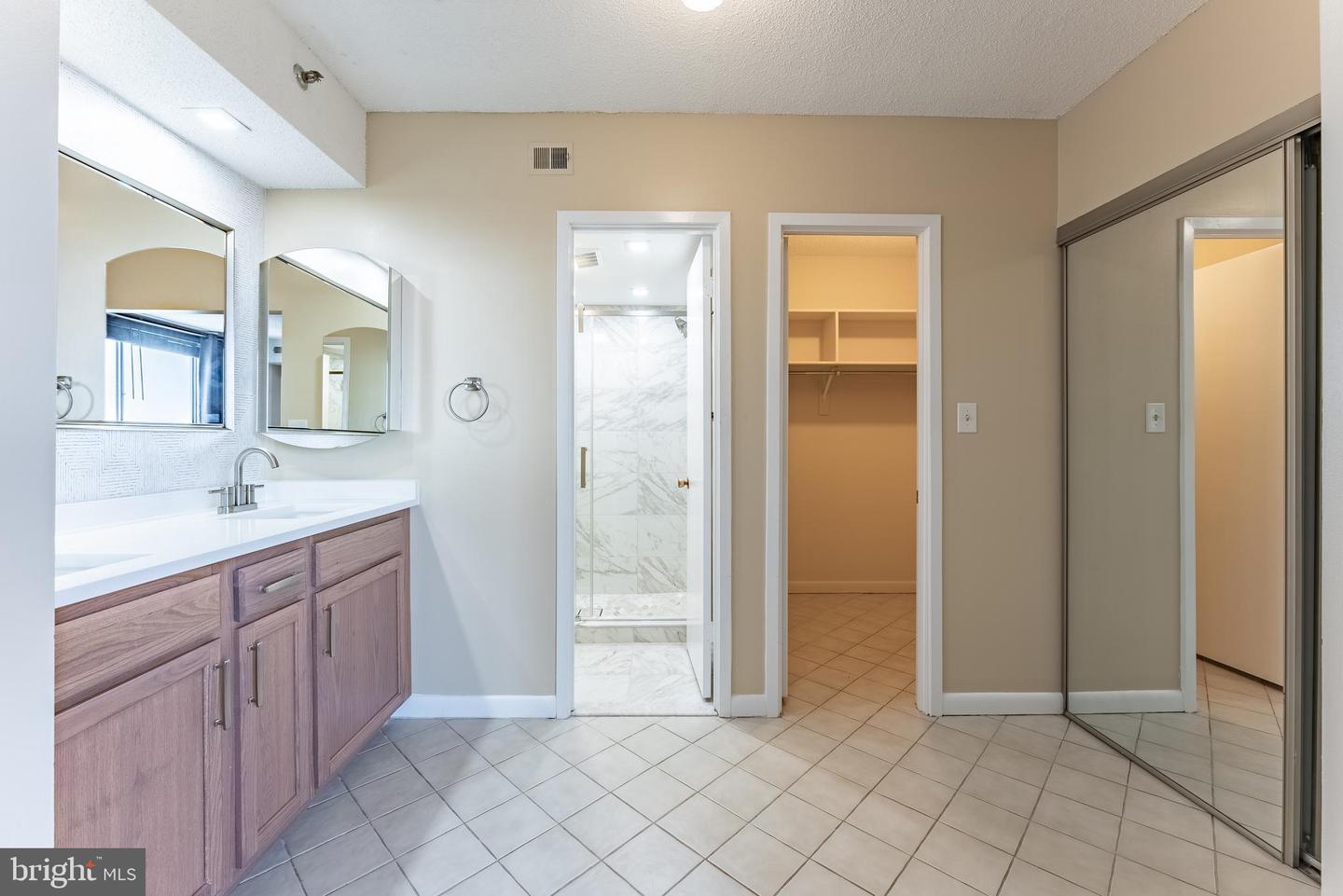 3709 S GEORGE MASON DR #1605E, FALLS CHURCH, Virginia 22041, 3 Bedrooms Bedrooms, ,2 BathroomsBathrooms,Residential,For sale,3709 S GEORGE MASON DR #1605E,VAFX2277094 MLS # VAFX2277094