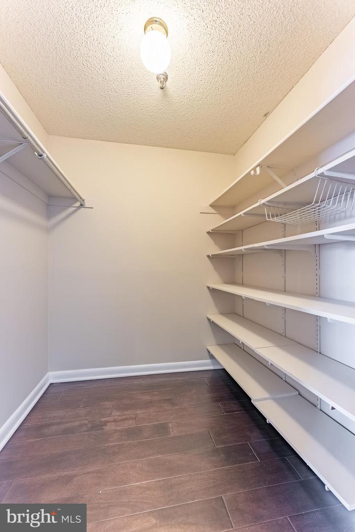 3709 S GEORGE MASON DR #1605E, FALLS CHURCH, Virginia 22041, 3 Bedrooms Bedrooms, ,2 BathroomsBathrooms,Residential,For sale,3709 S GEORGE MASON DR #1605E,VAFX2277094 MLS # VAFX2277094