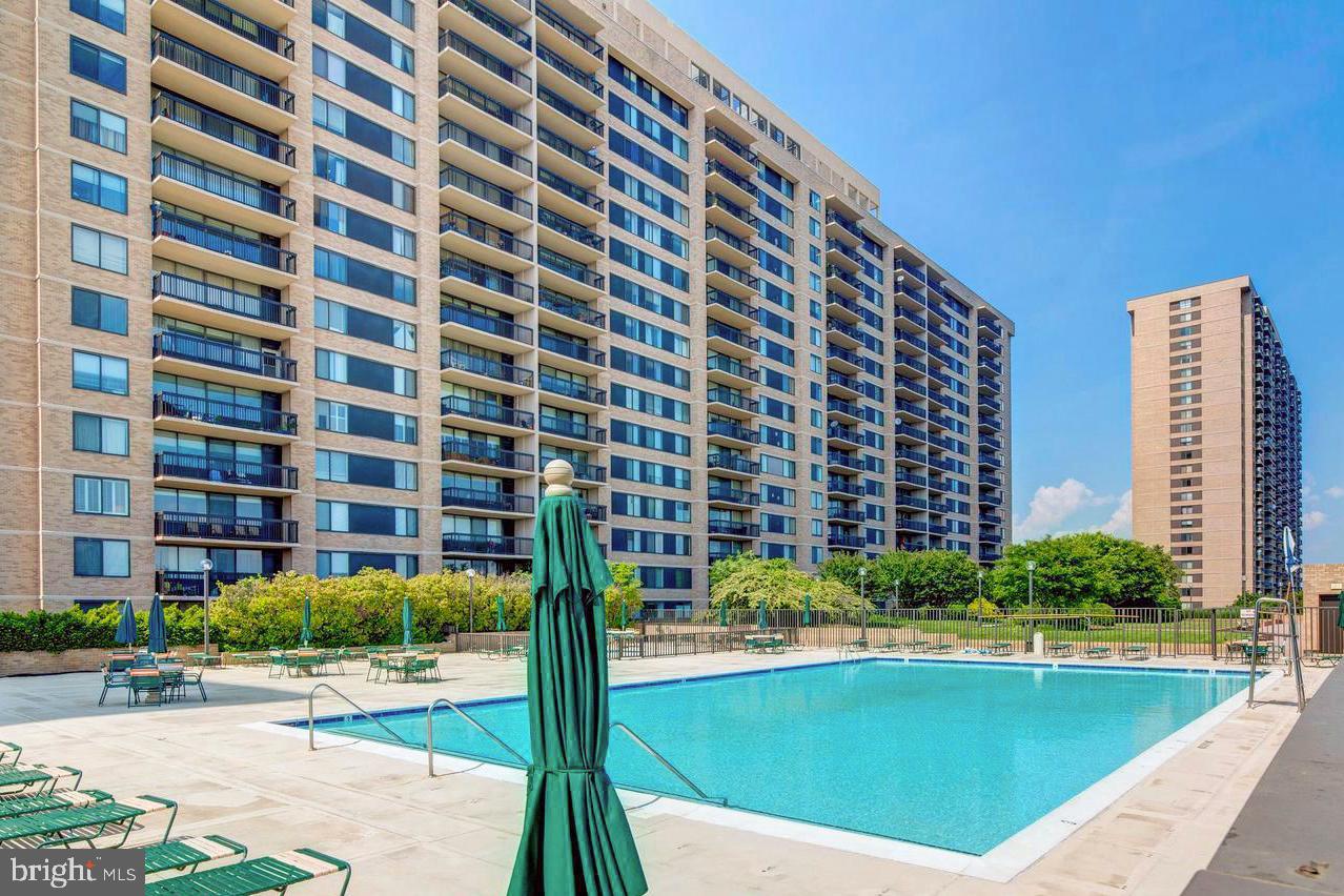 3709 S GEORGE MASON DR #1605E, FALLS CHURCH, Virginia 22041, 3 Bedrooms Bedrooms, ,2 BathroomsBathrooms,Residential,For sale,3709 S GEORGE MASON DR #1605E,VAFX2277094 MLS # VAFX2277094