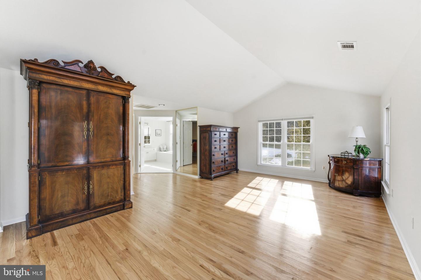 11500 GREAT FALLS WAY, GREAT FALLS, Virginia 22066, 5 Bedrooms Bedrooms, ,4 BathroomsBathrooms,Residential,For sale,11500 GREAT FALLS WAY,VAFX2279038 MLS # VAFX2279038