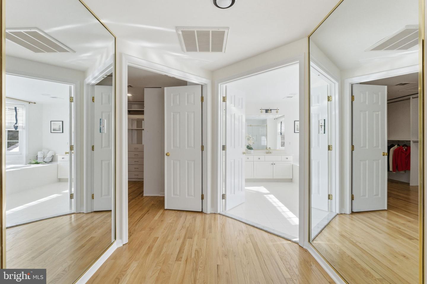 11500 GREAT FALLS WAY, GREAT FALLS, Virginia 22066, 5 Bedrooms Bedrooms, ,4 BathroomsBathrooms,Residential,For sale,11500 GREAT FALLS WAY,VAFX2279038 MLS # VAFX2279038