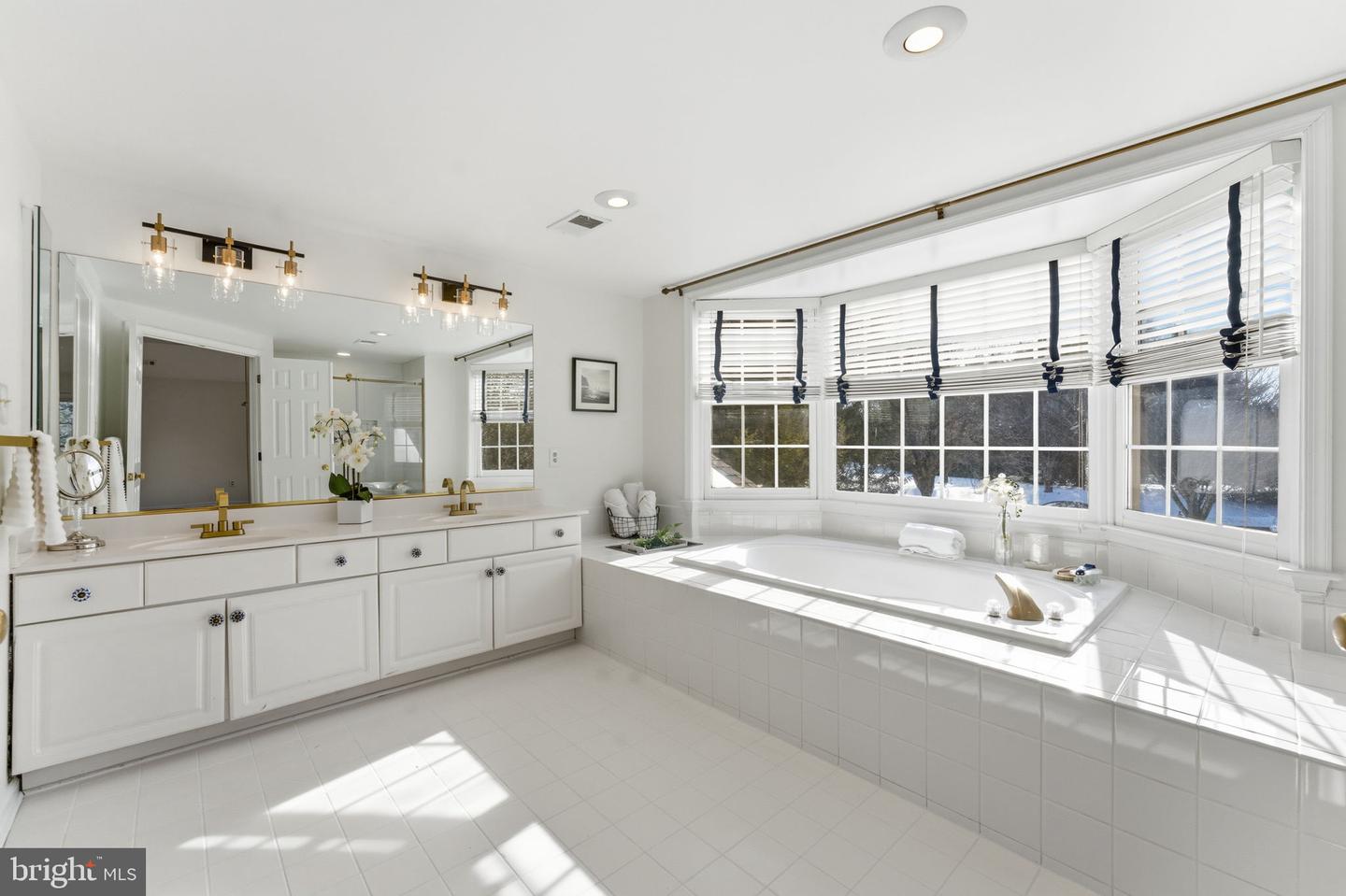 11500 GREAT FALLS WAY, GREAT FALLS, Virginia 22066, 5 Bedrooms Bedrooms, ,4 BathroomsBathrooms,Residential,For sale,11500 GREAT FALLS WAY,VAFX2279038 MLS # VAFX2279038