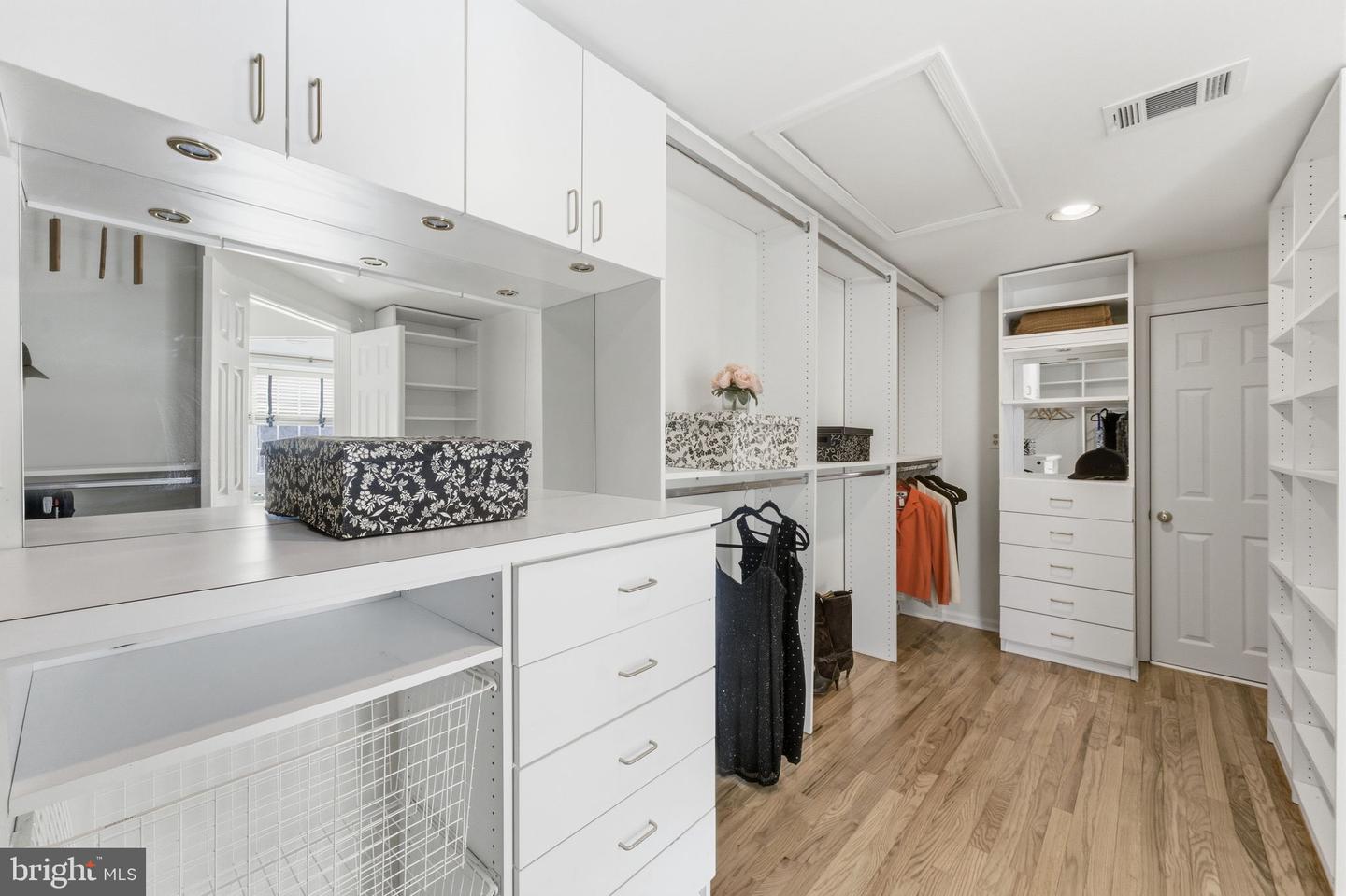 11500 GREAT FALLS WAY, GREAT FALLS, Virginia 22066, 5 Bedrooms Bedrooms, ,4 BathroomsBathrooms,Residential,For sale,11500 GREAT FALLS WAY,VAFX2279038 MLS # VAFX2279038