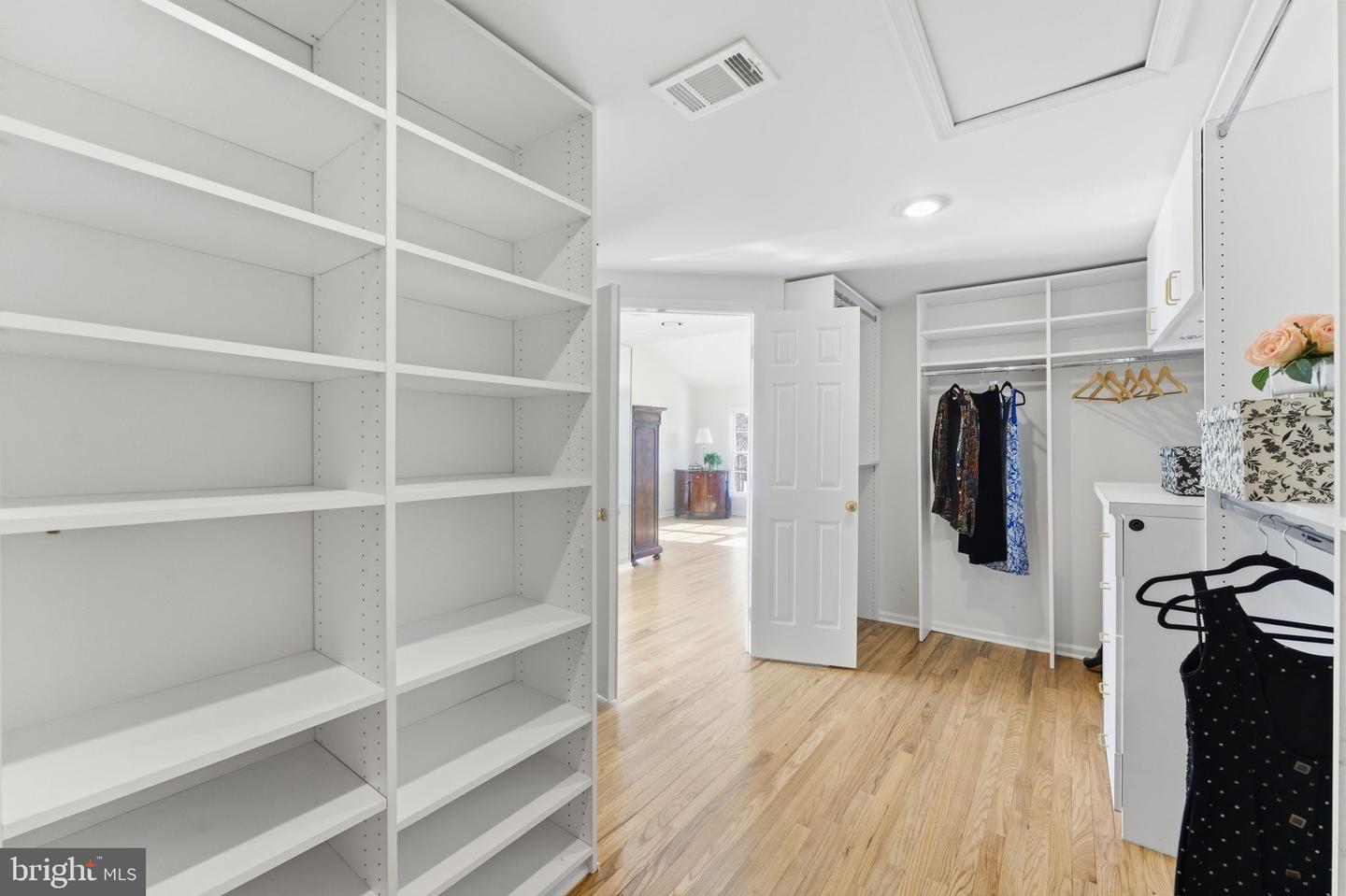 11500 GREAT FALLS WAY, GREAT FALLS, Virginia 22066, 5 Bedrooms Bedrooms, ,4 BathroomsBathrooms,Residential,For sale,11500 GREAT FALLS WAY,VAFX2279038 MLS # VAFX2279038