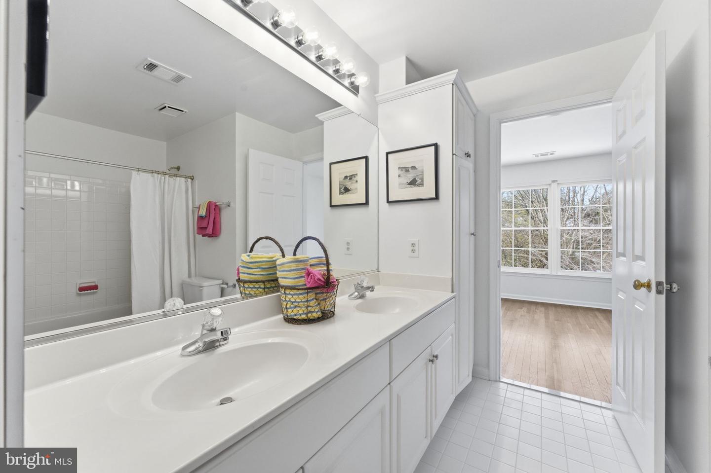 11500 GREAT FALLS WAY, GREAT FALLS, Virginia 22066, 5 Bedrooms Bedrooms, ,4 BathroomsBathrooms,Residential,For sale,11500 GREAT FALLS WAY,VAFX2279038 MLS # VAFX2279038