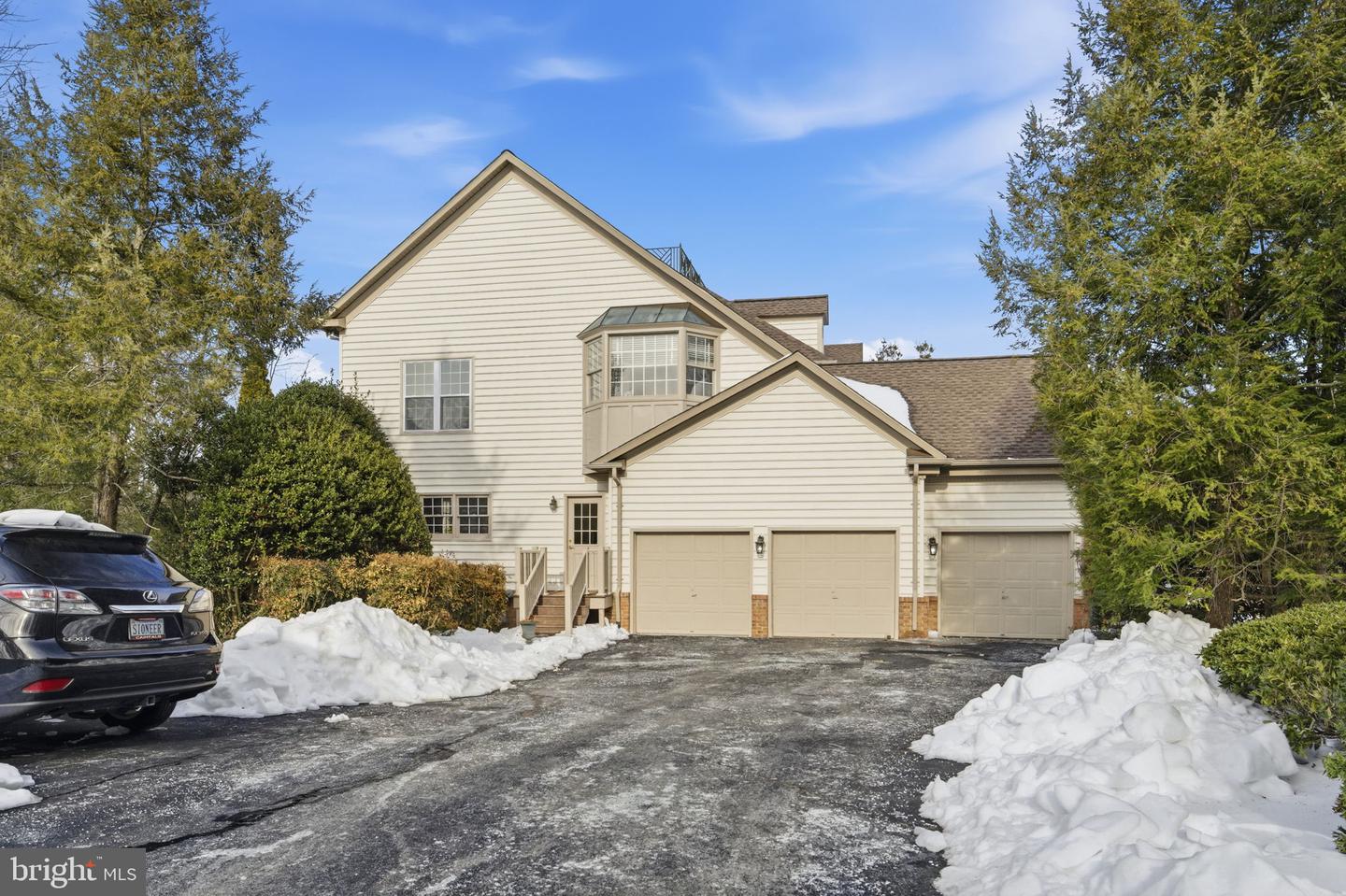 11500 GREAT FALLS WAY, GREAT FALLS, Virginia 22066, 5 Bedrooms Bedrooms, ,4 BathroomsBathrooms,Residential,For sale,11500 GREAT FALLS WAY,VAFX2279038 MLS # VAFX2279038