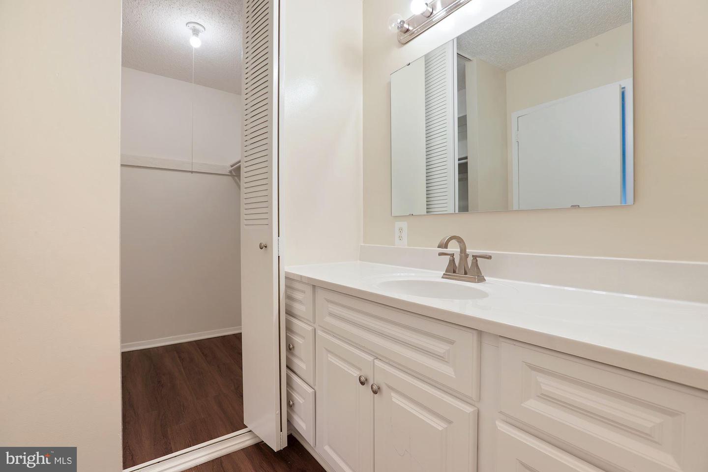 1225 MARTHA CUSTIS DR #807, ALEXANDRIA, Virginia 22302, 2 Bedrooms Bedrooms, ,2 BathroomsBathrooms,Residential,For sale,1225 MARTHA CUSTIS DR #807,VAAX2051830 MLS # VAAX2051830