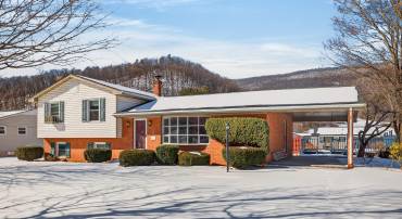 3010 VALLEY RIDGE RD, COVINGTON, Virginia 24426, 4 Bedrooms Bedrooms, ,2 BathroomsBathrooms,Residential,3010 VALLEY RIDGE RD,673044 MLS # 673044