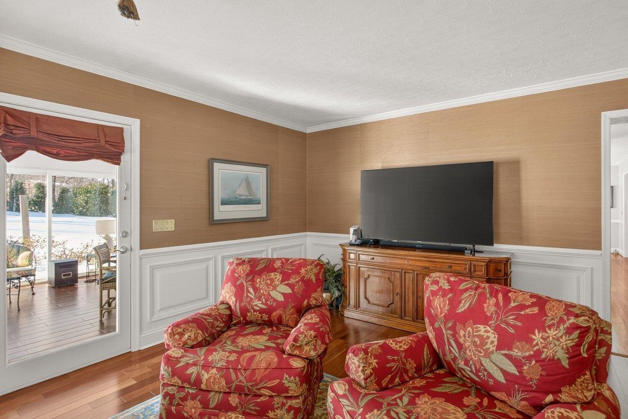 Plenty of wall space for a large screen tv