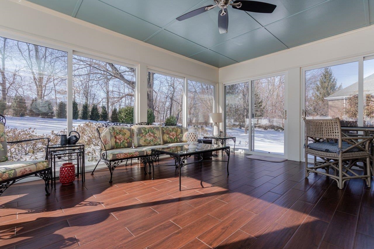 Tiled floor, ceiling fan and lots of space to relax