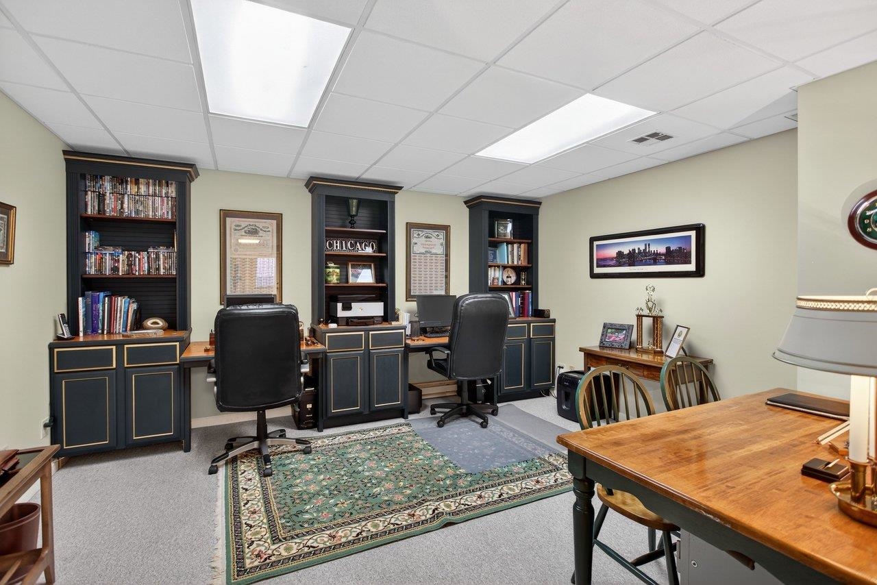 Alsp great space for home schooling, library or exercise room