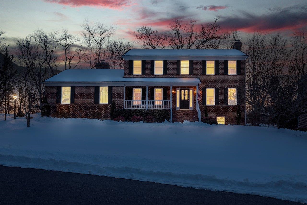 121 FAIRWAY DR, HARRISONBURG, Virginia 22802, 5 Bedrooms Bedrooms, ,3 BathroomsBathrooms,Residential,121 FAIRWAY DR,673058 MLS # 673058