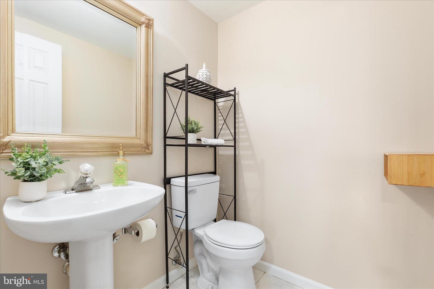 21314 LORD NELSON TER, ASHBURN, Virginia 20147, 3 Bedrooms Bedrooms, ,2 BathroomsBathrooms,Residential,For sale,21314 LORD NELSON TER,VALO2111742 MLS # VALO2111742