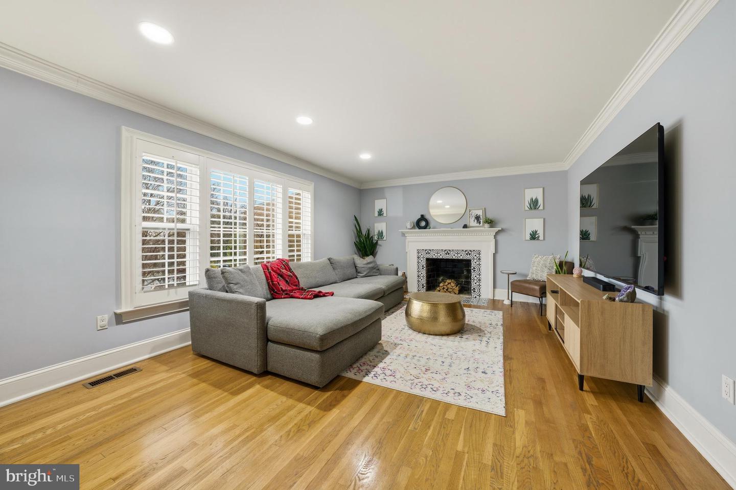 7414 HALLCREST DR, MCLEAN, Virginia 22102, 3 Bedrooms Bedrooms, ,3 BathroomsBathrooms,Residential,For sale,7414 HALLCREST DR,VAFX2282130 MLS # VAFX2282130