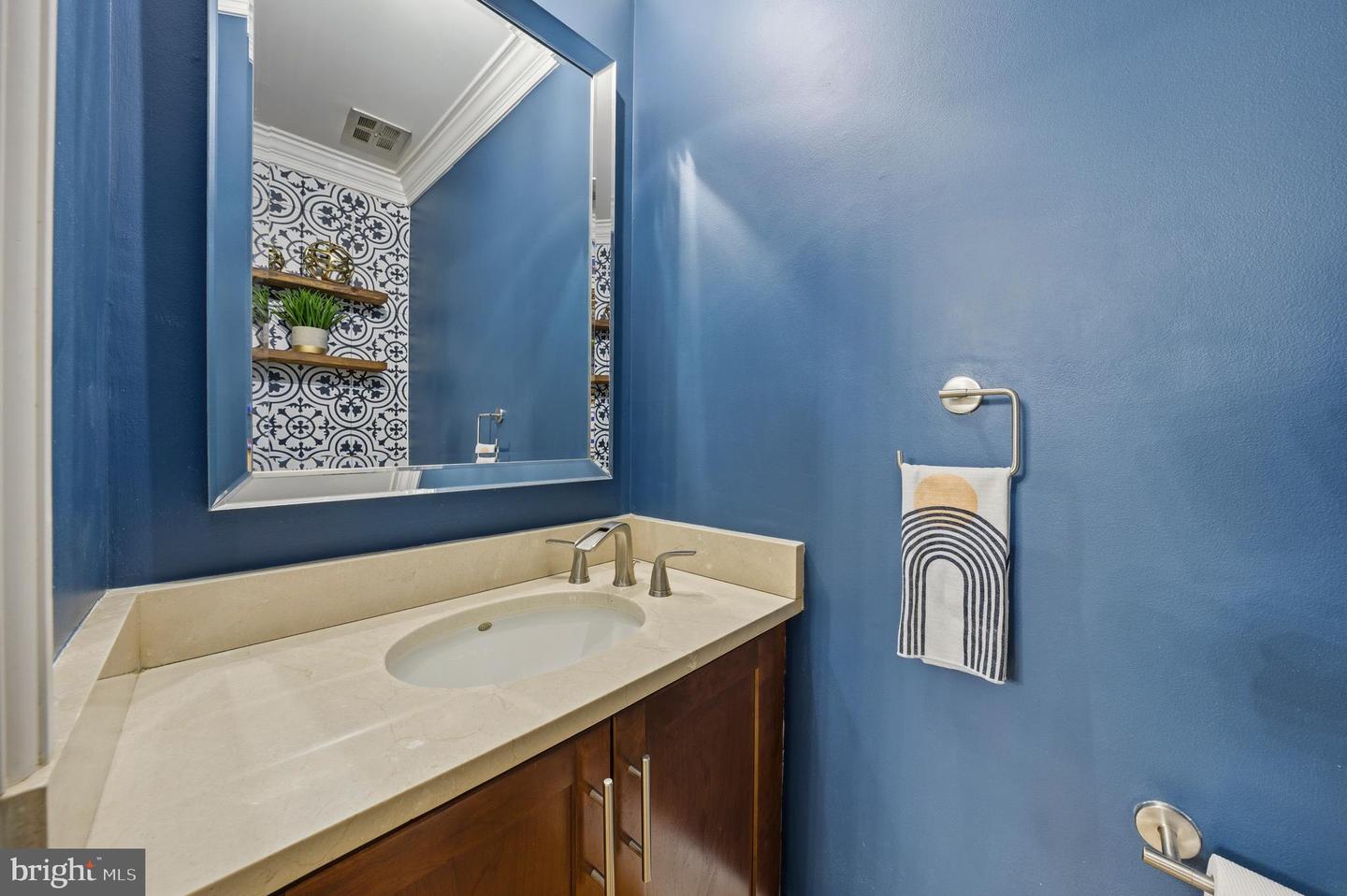 7414 HALLCREST DR, MCLEAN, Virginia 22102, 3 Bedrooms Bedrooms, ,3 BathroomsBathrooms,Residential,For sale,7414 HALLCREST DR,VAFX2282130 MLS # VAFX2282130