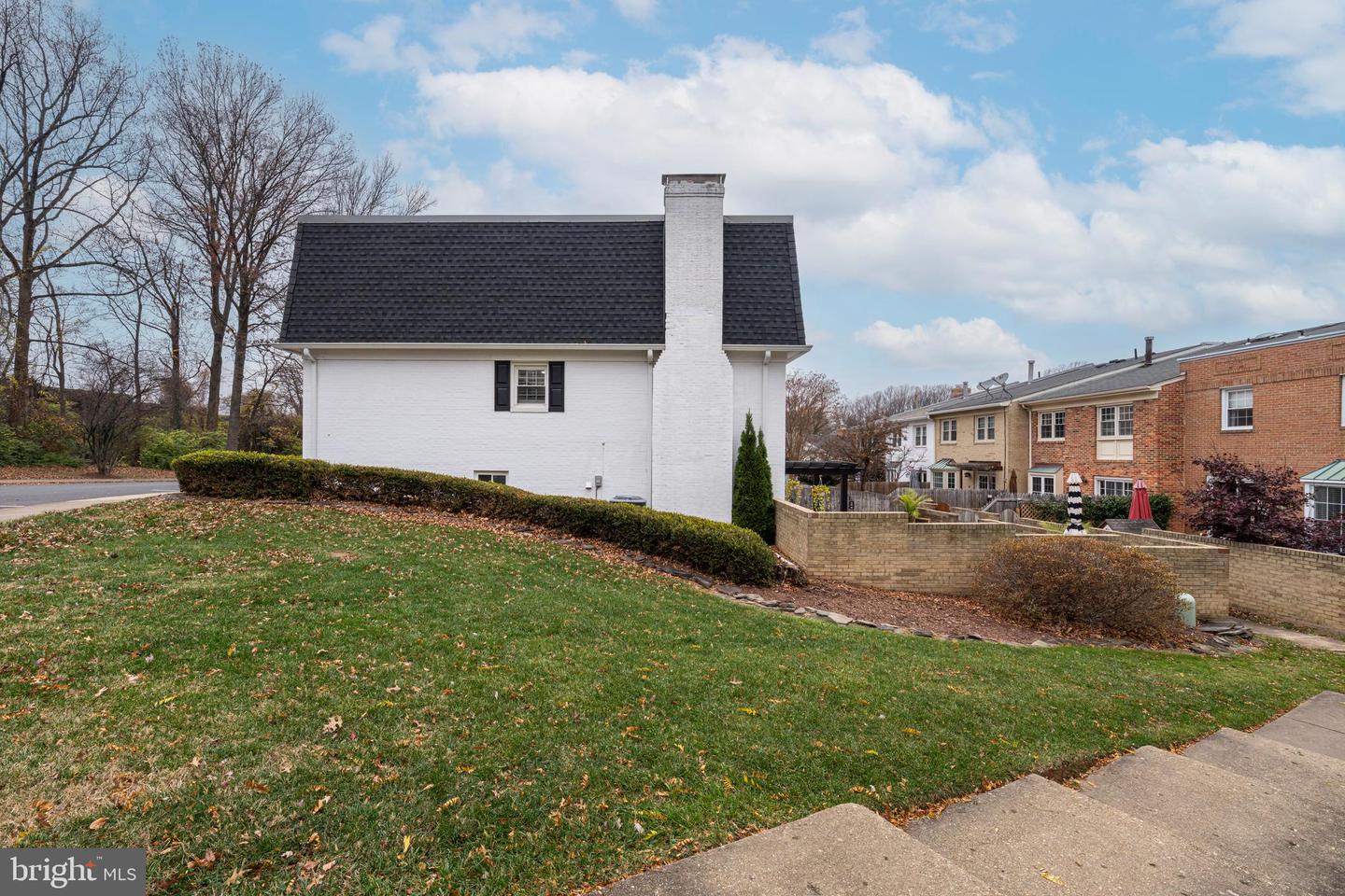 7414 HALLCREST DR, MCLEAN, Virginia 22102, 3 Bedrooms Bedrooms, ,3 BathroomsBathrooms,Residential,For sale,7414 HALLCREST DR,VAFX2282130 MLS # VAFX2282130