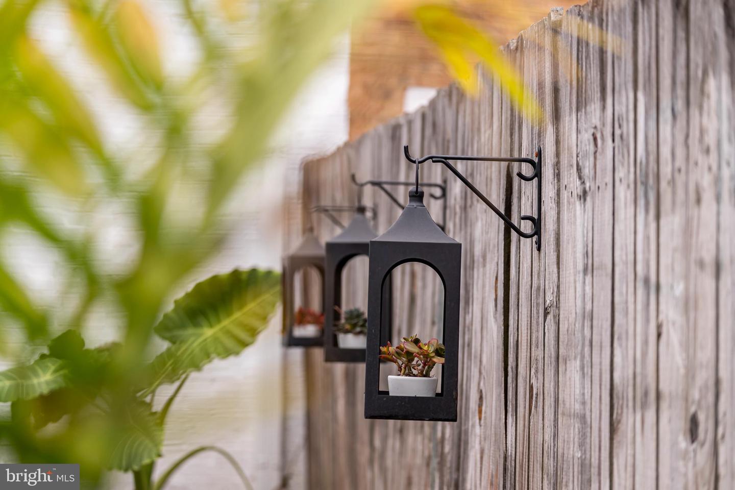 7414 HALLCREST DR, MCLEAN, Virginia 22102, 3 Bedrooms Bedrooms, ,3 BathroomsBathrooms,Residential,For sale,7414 HALLCREST DR,VAFX2282130 MLS # VAFX2282130