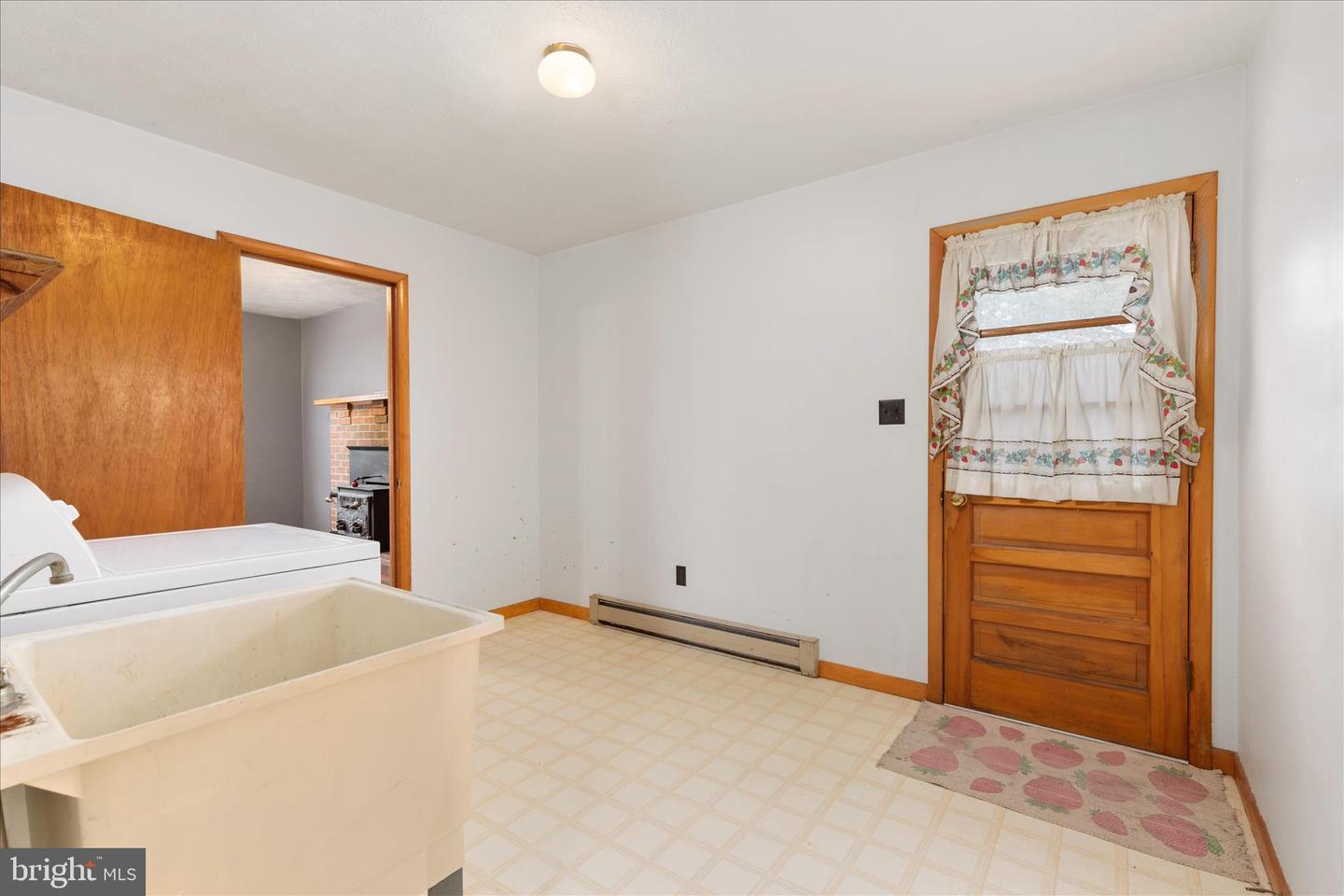 2021 FAIRVIEW RD, WOODSTOCK, Virginia 22664, 3 Bedrooms Bedrooms, ,1 BathroomBathrooms,Residential,For sale,2021 FAIRVIEW RD,VASH2013332 MLS # VASH2013332