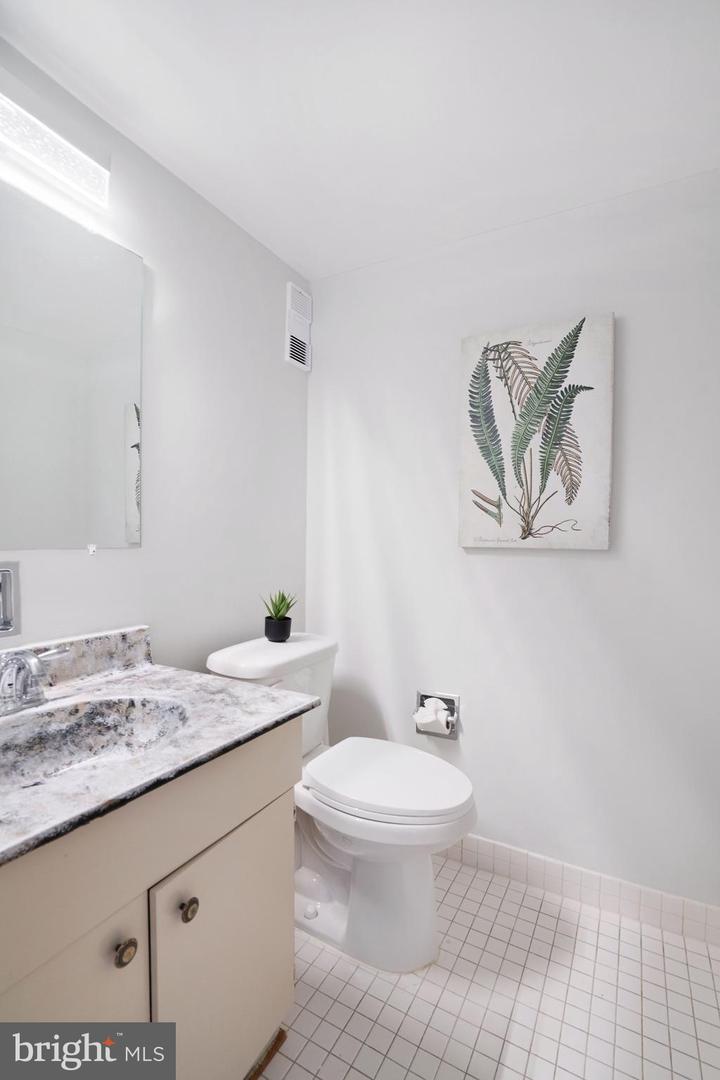 3713 S GEORGE MASON DR #1107W, FALLS CHURCH, Virginia 22041, 2 Bedrooms Bedrooms, ,1 BathroomBathrooms,Residential,For sale,3713 S GEORGE MASON DR #1107W,VAFX2286150 MLS # VAFX2286150