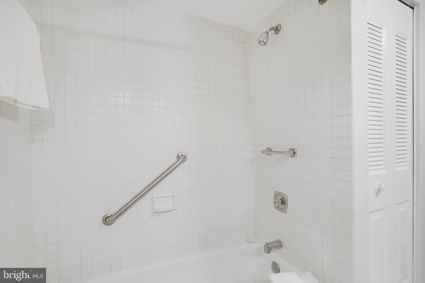 3713 S GEORGE MASON DR #1107W, FALLS CHURCH, Virginia 22041, 2 Bedrooms Bedrooms, ,1 BathroomBathrooms,Residential,For sale,3713 S GEORGE MASON DR #1107W,VAFX2286150 MLS # VAFX2286150