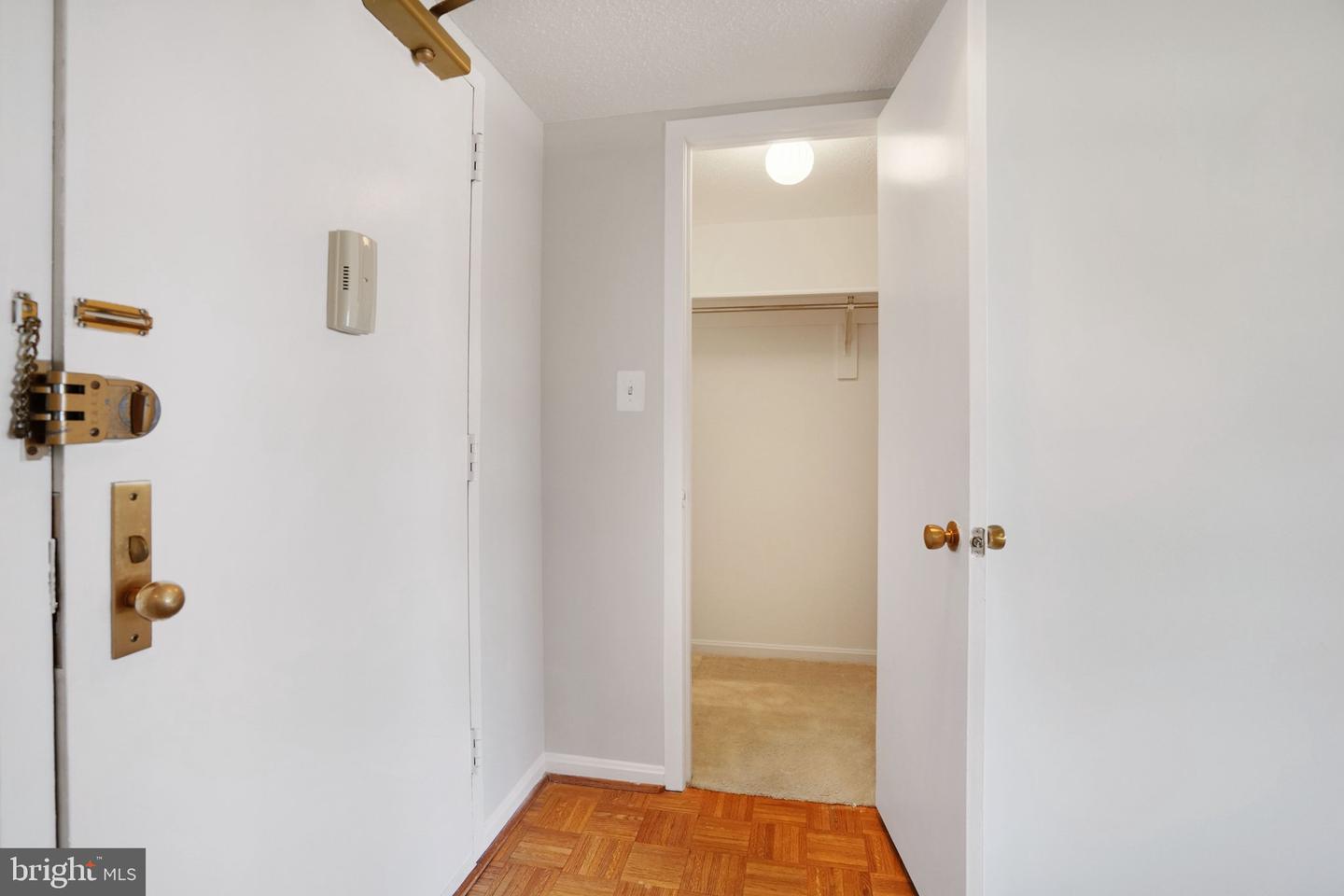 3713 S GEORGE MASON DR #1107W, FALLS CHURCH, Virginia 22041, 2 Bedrooms Bedrooms, ,1 BathroomBathrooms,Residential,For sale,3713 S GEORGE MASON DR #1107W,VAFX2286150 MLS # VAFX2286150