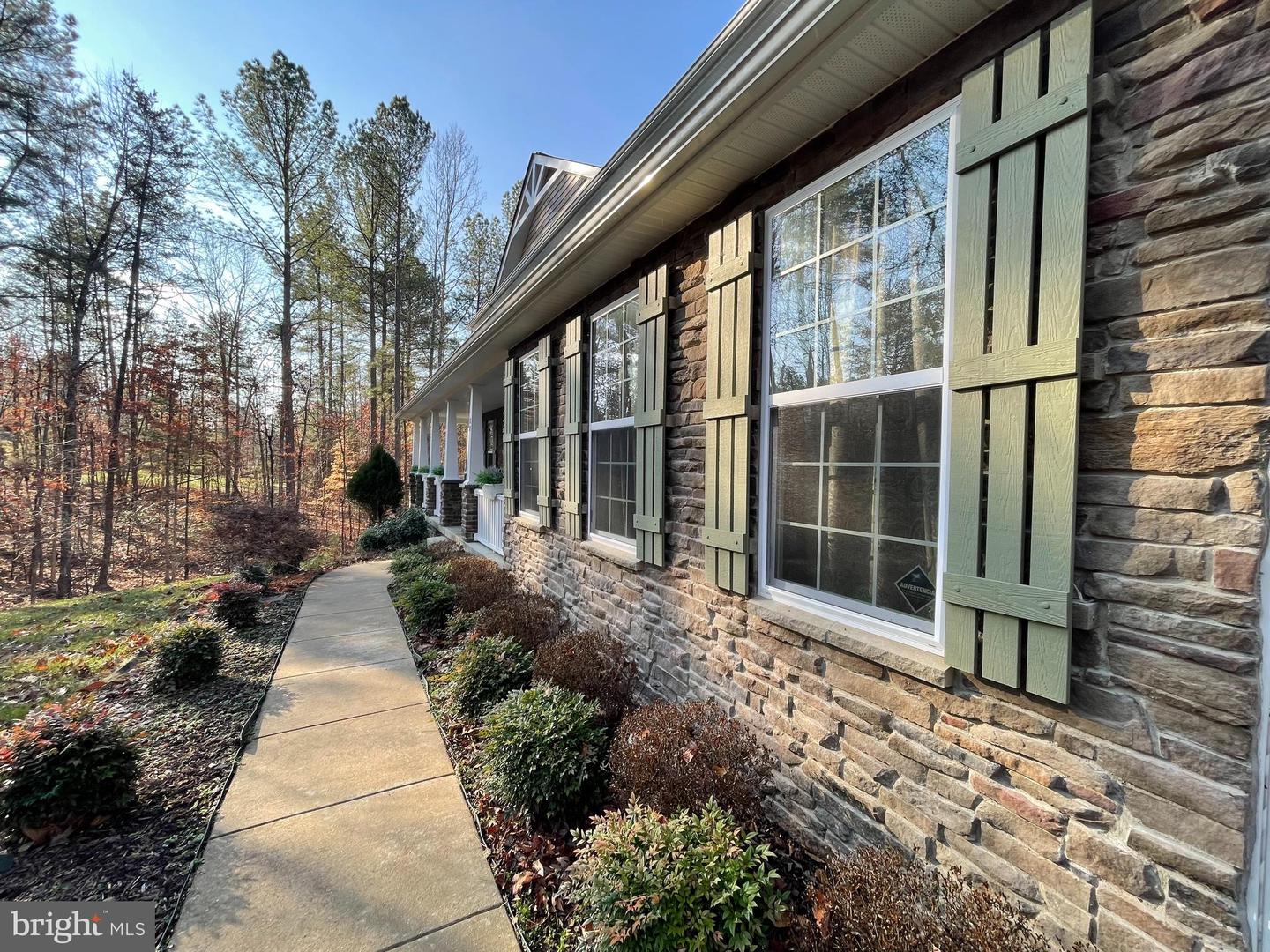 53 QUEEN LAURENS CT, FREDERICKSBURG, Virginia 22406, 4 Bedrooms Bedrooms, 16 Rooms Rooms,2 BathroomsBathrooms,Residential,For sale,53 QUEEN LAURENS CT,VAST2045372 MLS # VAST2045372